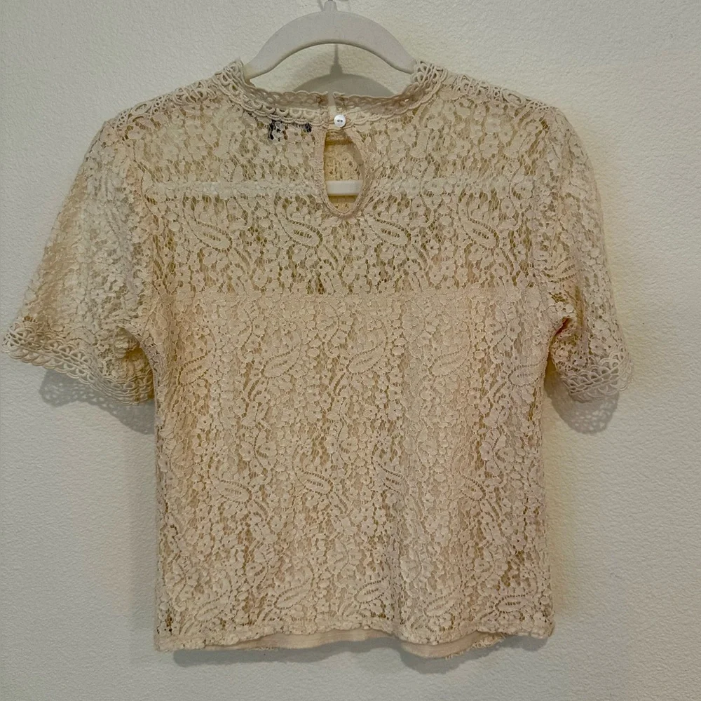 Elegant Cream Lace Top - Picture 2 of 3